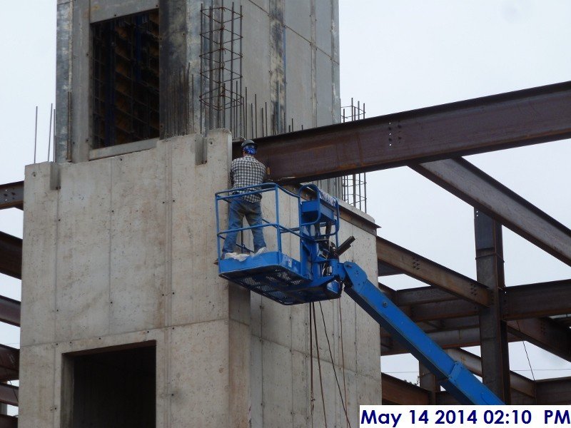 Installing Metal deck angles at Elev. 4,5 (3rd Floor) Facing South East (800x600)